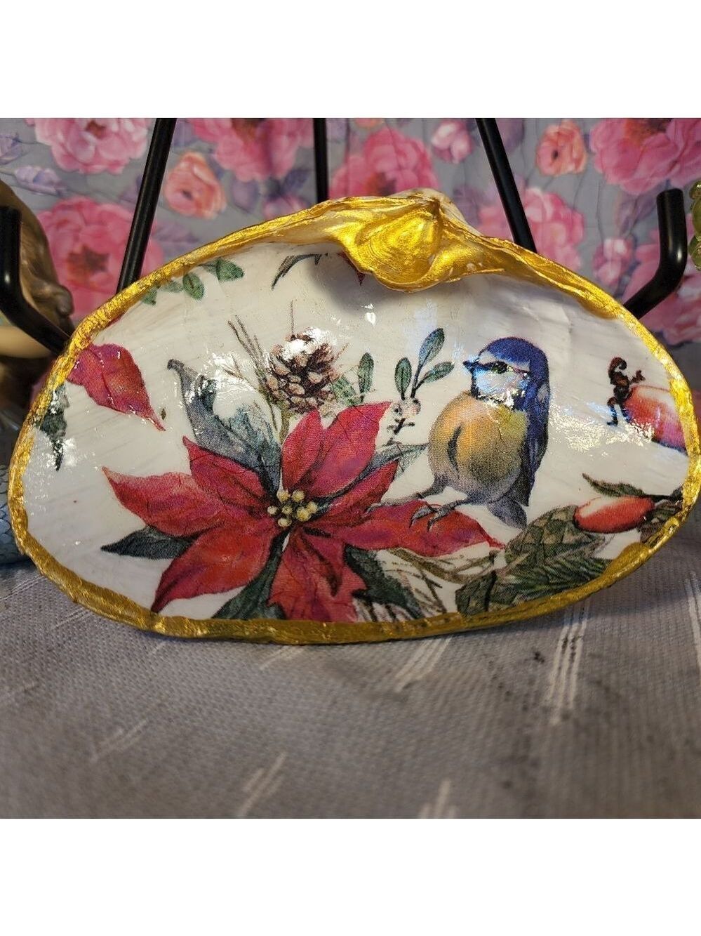 DECOUPAGE CLAM SHELL DECOUPAGE CHRISTMAS POINSETTIA AND BIRD ON A CLAM SHELL